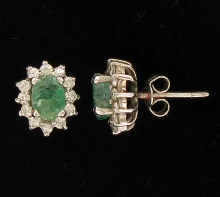 Kivikorvakorut, korkeus 10mm, 925br, paino 2,8g, kivet viallisia Vikt: 2,8 g