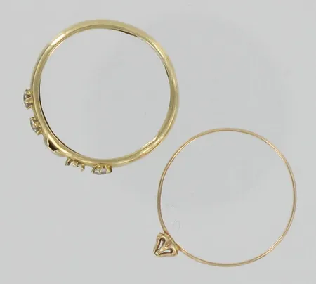 Viallisia kivisormuksia, 585br, paino 1,5g Vikt: 1,5 g