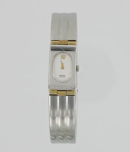 Naisten teräsrannekello Seiko, quartz, paristo loppunut, Øn.60mm, naarmuja