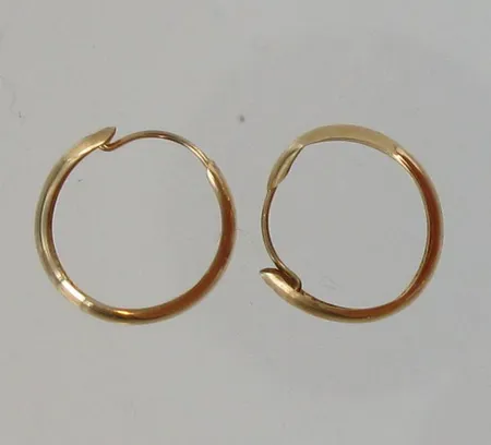 Korvakorut, vialliset, 585, paino 0,6g Vikt: 0,6 g