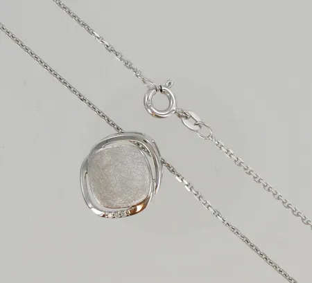 Ankkurikaulaketju, pituus 45cm, timanttiriipus 3xn.0.005ct, 585, paino 4,3g Vikt: 4,3 g