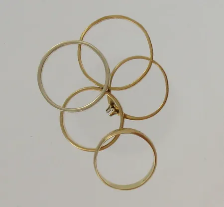 Viallisia sormuksia, 750, paino 9,4g Vikt: 9,4 g