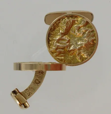Kalvosinnapit, vuodelta 1968, tekijänleima NW ja BS, 585, paino 8,7g Vikt: 8,7 g