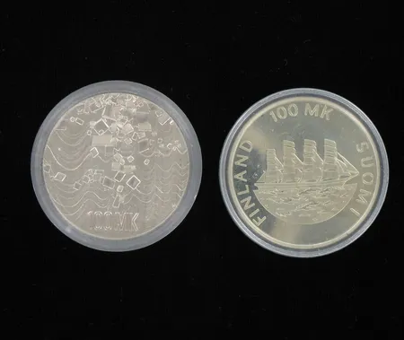 Kaksi juhlarahaa, nimellisarvo 200mk, 925, paino 48,0g Vikt: 48   g