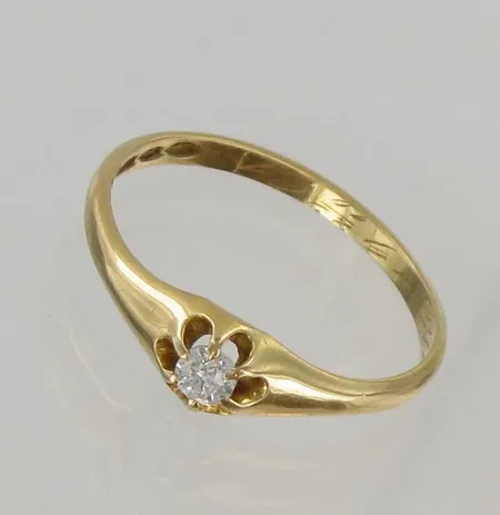 Timanttisormus 1xn.0.12ct, kaiverrettu, koko 18½, 750, paino 2,0g Vikt: 2   g