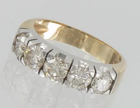 Timanttisormus 5xn.0.28ct, koko 17, 585 kelta- ja valkokulta, paino 4,4g Vikt: 4,4 g