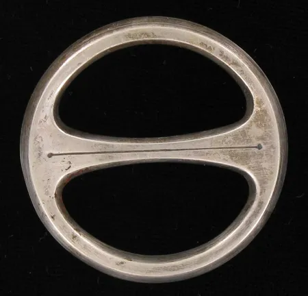 Rintaneula, vuodelta 1963, Øn.40mm, 813, paino 5,1g Vikt: 5,1 g