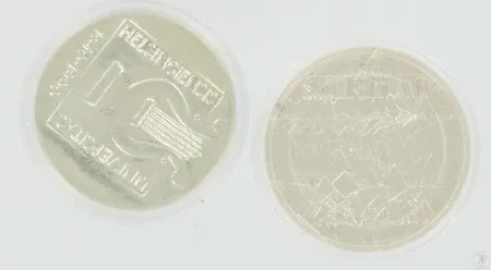 2 hopeista juhlarahaa, nimellisarvo 200mk, Suomi