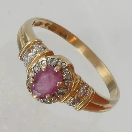 Timanttisormus kivellä, 6xn.0.005ct, koko 18½, 585br, paino 2,2g Vikt: 2,2 g