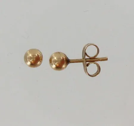 Korvakorut, 585, paino 0,6g Vikt: 0,6 g
