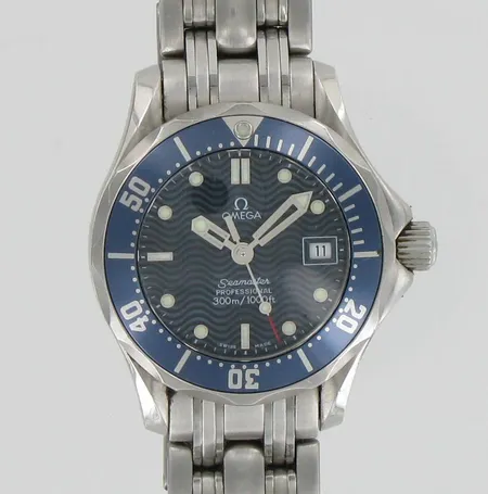 Naisten teräsrannekello Omega Seamaster Professional, quartz, Ø 28mm, hihnan pituus 18,0cm, safiirilasi, päivyrillä, 300m/1000ft, ei laatikkoa ja papereita, paristo loppu.