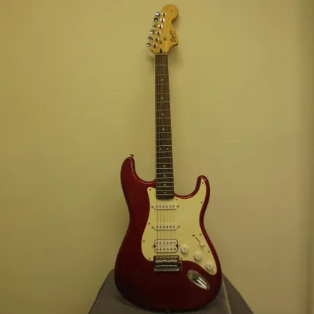 Fender Strat, pehmeässä laukussa
