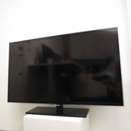 Led-tv Samsung UE-40ES5505 40'', virtajohto ja kaukosäädin, Nouto ainoastaan konttorista.