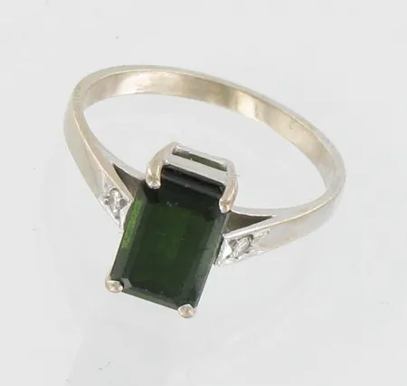 Kivisormus timanteilla 2xn.0.01ct, koko 17½, 750br valkokulta, paino 3,4g Vikt: 3,4 g