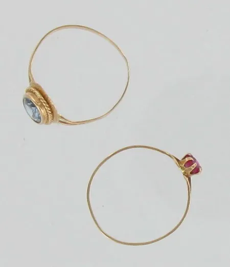 Viallisia sormuksia, 585br, paino 1,7g Vikt: 1,7 g