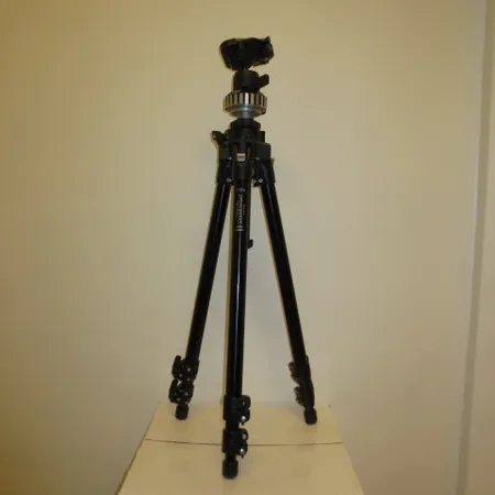 Kameranjalusta Manfrotto #055c, pikalukitus. Nouto ainoastaan myymälästä.