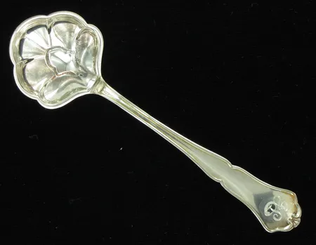 Sokerilusikka Chippendale, kaiverrettu, 830, paino 10,7g Vikt: 10,7 g