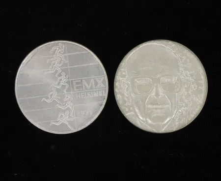 Kaksi juhlarahaa, Urho Kekkonen 1975 ja EMX Helsinki 1971, 500, paino 47,7g Vikt: 47,7 g