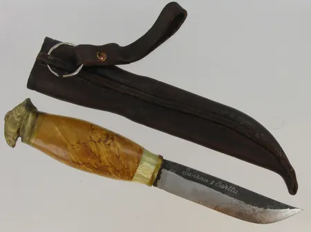Puukko, käsityötä, nahkatupessa
