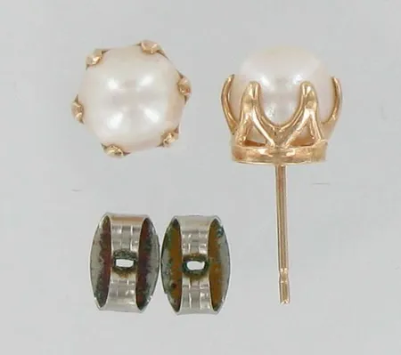 Helmikorvakorut, Ø 8mm, 585br, paino 1,9g, taustat metallia Vikt: 1,9 g