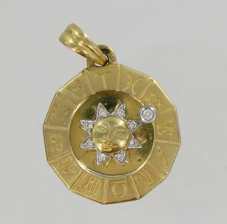 Timanttiriipus 8xn.0,005ct ja 1xn.0.02ct, pituus 2,5cm, 750, paino 7,3g Vikt: 7,3 g