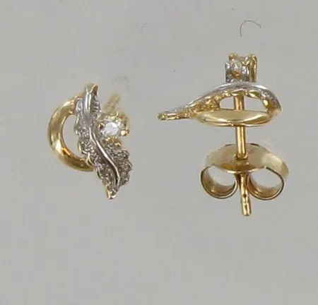 Kivikorvakorut, 585br, paino 0,9g Vikt: 0,9 g