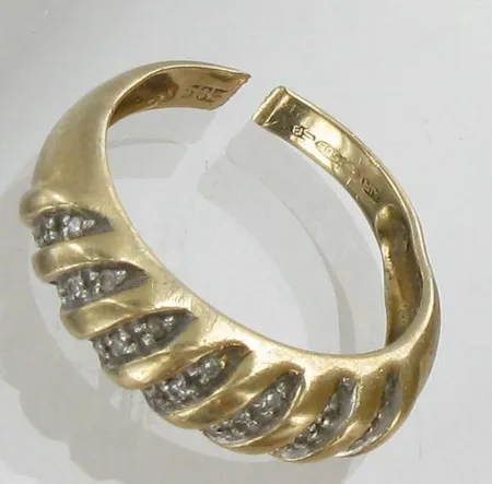 Timanttisormus, 21xn.0.005ct, viallinen, 585, paino 3,4 Vikt: 3,4 g