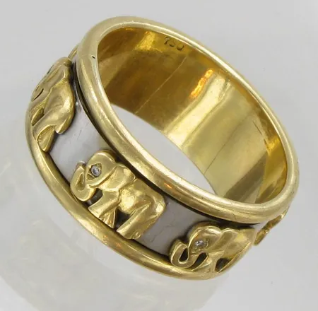 Timanttisormus, 6xn.0.005ct, koko 23, 750, paino 16,6g, pyörivällä rungolla. Vikt: 16,6 g