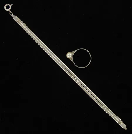 Ranneketju, pituus 180mm, helmisormus, koko 18½, 925br, paino 5,3g Vikt: 5,3 g