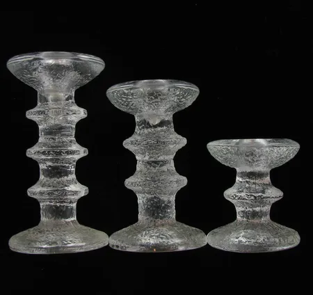 Kolme kynttilän jalkaa, Iittala Festivo, korkeus 8,0cm, 12,5cm ja 14,5cm. Nouto ainoastaan myymälästä.