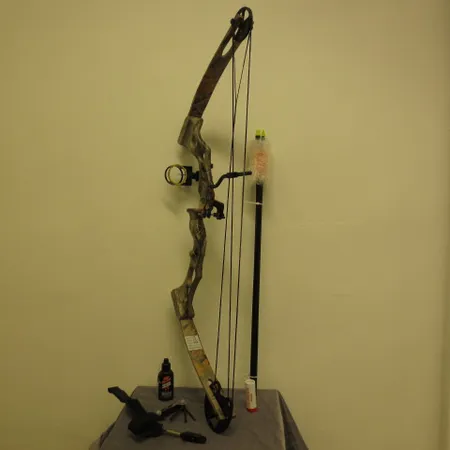 Taljajousi Perfect Line 65lb, tähtäin, kuusi nuolta, rannelaukaisin, kuusiokulma-avain setti, voiteluaine ja jännevaha.
Nouto ainoastaan myymalästä.