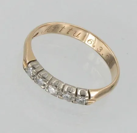 Timanttisormus 5x0.03ct, koko 17½, 585, paino 2,5g Vikt: 2,5 g