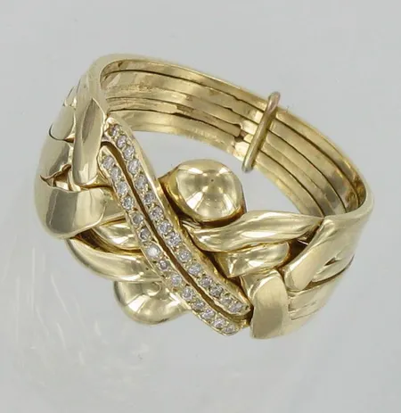 Pirunnyrkkisormus timanteilla 29xn.0.005ct, koko 19, 585, paino 6,9g Vikt: 6,9 g