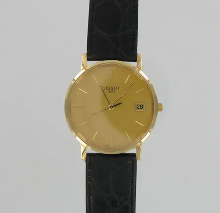 Kultarannekello Tissot 1853, quartz,  Ø 43mm, kaiverrettu, 585, paino
hihnan kanssa 28,6g Vikt: 28,6 g