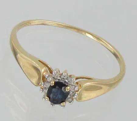 Sinisafiirisormus timanteilla, 12xn.0,005ct, koko 17, 585br, paino 1,3g Vikt: 1,3 g