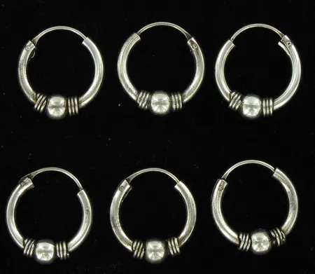 Kuusi korvakorua, Ø 17mm, 925, paino 8,0g Vikt: 8   g