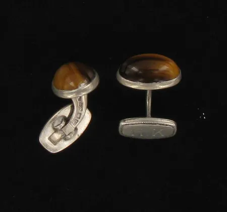 Kivikalvosinnapit, kaiverrettuja, 813br, paino 13,4g Vikt: 13,4 g