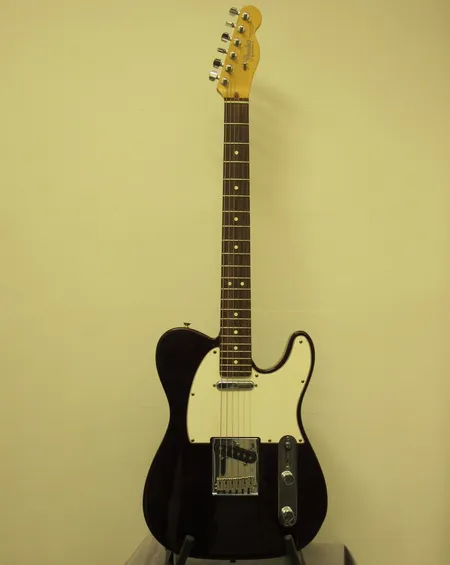 Sähkökitara Fender Telecaster USA, sarjanro.N3 942412, kova kantolaukku. Nouto ainoastaan myymälästä