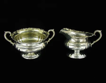 Sokerikko ja kermakko, korkeus 70mm ja 70mm, kaivertamattomia,
Kultakeskus, valmistettu 1962, 813, paino 183,2g Vikt: 183,2 g