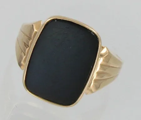 Onyxsormus, käytön jälkiä, koko 19, 585br, paino 3,1g Vikt: 3,1 g