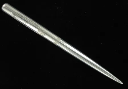 Kirjeveitsi, kaiverrettu 813, paino 17,7g Vikt: 17,7 g