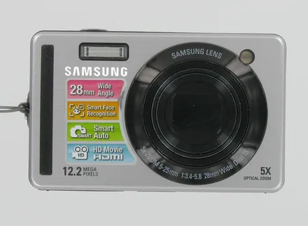 Digitaalinen kamera Samsung PL70, 12.2 Mega Pixels, 5x Optical Zoom, laturi, muistikortti ja laatikko.