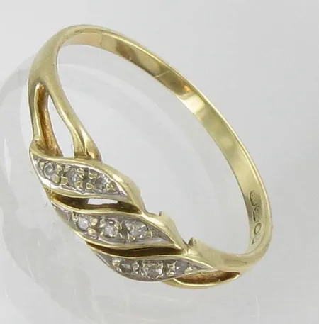Timanttisormus, 9xn.0.005ct, koko 18½, 585, paino 2,0g Vikt: 2   g