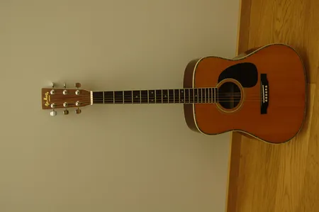 1 Akustinenkitara pro martin custom w-150 mikitetty ,kitaralaukku gator