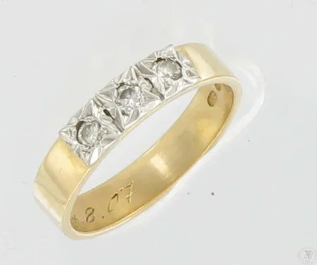 1 Timanttisormus 3xn0,03ct, kaiverus   koko 17,5 paino 3,6g Vikt: 3,6 g