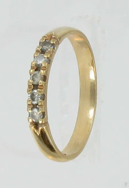 Timanttisormus 5xn.0,04ct, koko 18, kaivertamaton, 585, paino 2,3g Vikt: 2,3 g