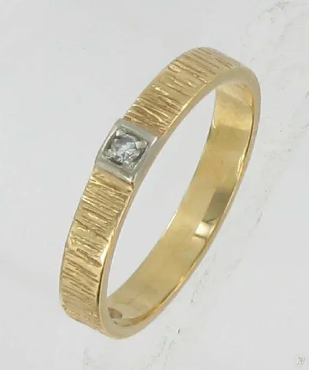 Timanttisormus 1xn.0,02ct, koko 17½, kaivertamaton, 750, paino 2,9g Vikt: 2,9 g