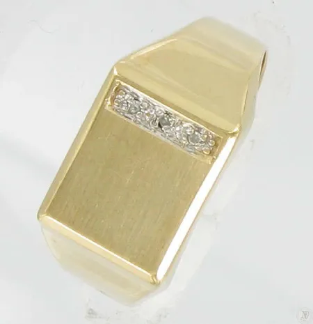 Kantasormus timanteilla 3xn.0,005ct, koko 20¾, kaivertamaton, 585, paino 3,5g Vikt: 3,5 g