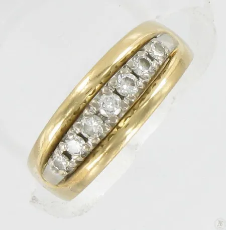 Timanttisormus 3xn.0,05 2xn.0,04ct 2xn.0,03ct, koko 18¼, kaivertamaton, 585, paino 5,7g Vikt: 5,7 g