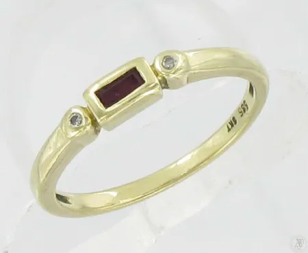 Kivisormus timanteilla 2xn.0,005ct, koko 17¼, kaivertamaton, 585br, paino 1,9g Vikt: 1,9 g